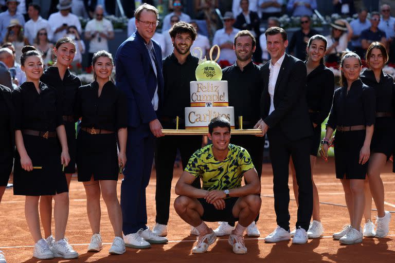 Carlos Alcaraz festejó su cumpleaños número 20 en la Caja Mágica de Madrid pasando a la final