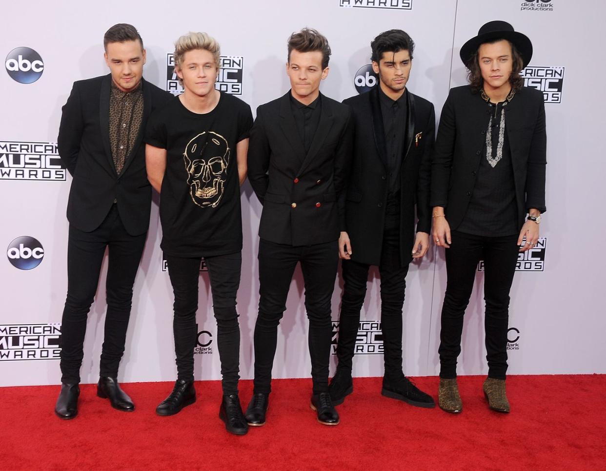 los angeles, ca november 23 musicians liam payne, niall horan, louis tomlinson, zayn malik and harry styles of one direction arrive at the 2014 american music awards at nokia theatre la live on november 23, 2014 in los angeles, california photo by gregg deguirewireimage