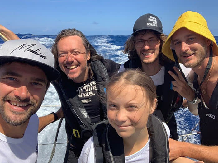 Greta Thunberg con Pierre Casiraghi y otros compañeros de expedición