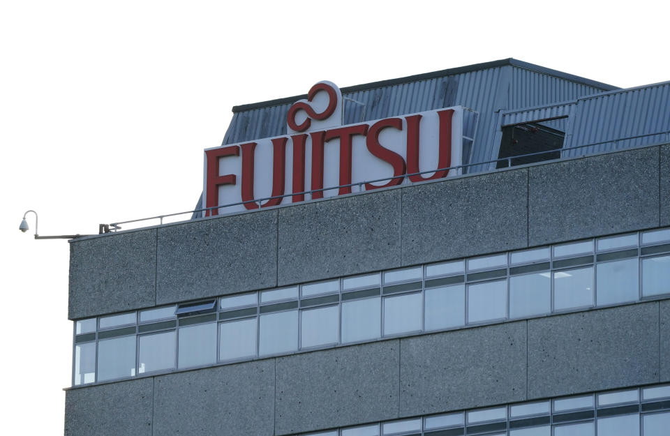 Η έδρα της Fujitsu στο Ηνωμένο Βασίλειο στο Bracknell.  Η Fujitsu ζήτησε συγγνώμη από τους ταχυδρόμους που καταδικάστηκαν άδικα λόγω σφαλμάτων στο λογισμικό της Horizon IT, παραδέχοντας ότι συνέβη ένα σφάλμα 