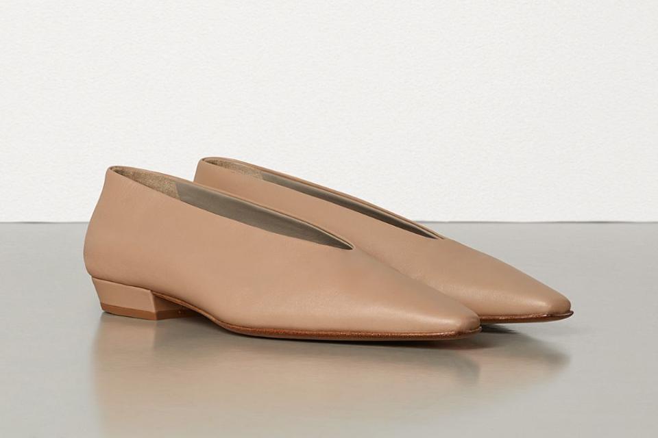 bottega veneta, bottega veneta almond toe, bottega veneta square toe, ballet flat, ballerina, fall 2020 shoe trends, fall 2020 fashion trends, bottega veneta shoes