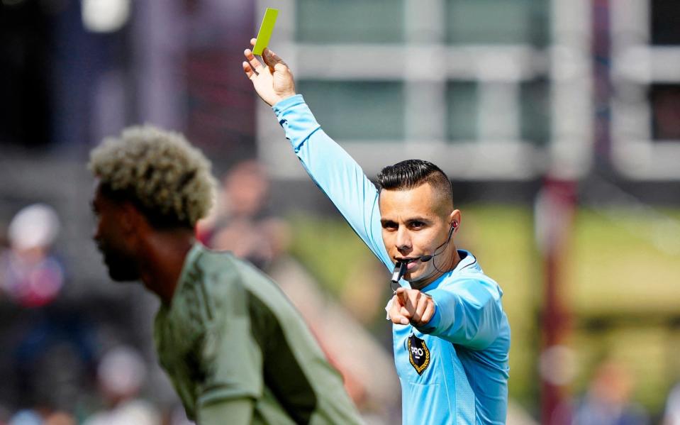 Árbitro de la MLS Armando Villarreal: tres nuevas reglas de fútbol para acabar con la pérdida de tiempo este fin de semana