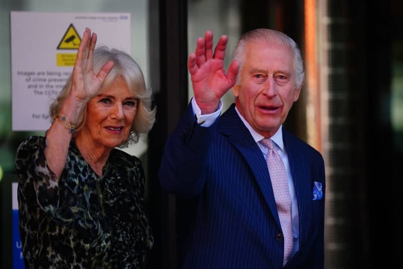 King Charles III (R), patron of Cancer Research UK and Macmillan Cancer Support, and Queen Camilla, arrive for a visit to University College Hospital Macmillan Cancer Centre, London, to raise awareness of the importance of early diagnosis and highlight some of the innovative research which is taking place at the centre. Victoria Jones/PA Wire/dpa