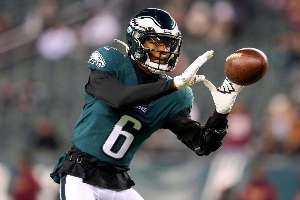 DeVonta Smith in an Eagles uniform catching football