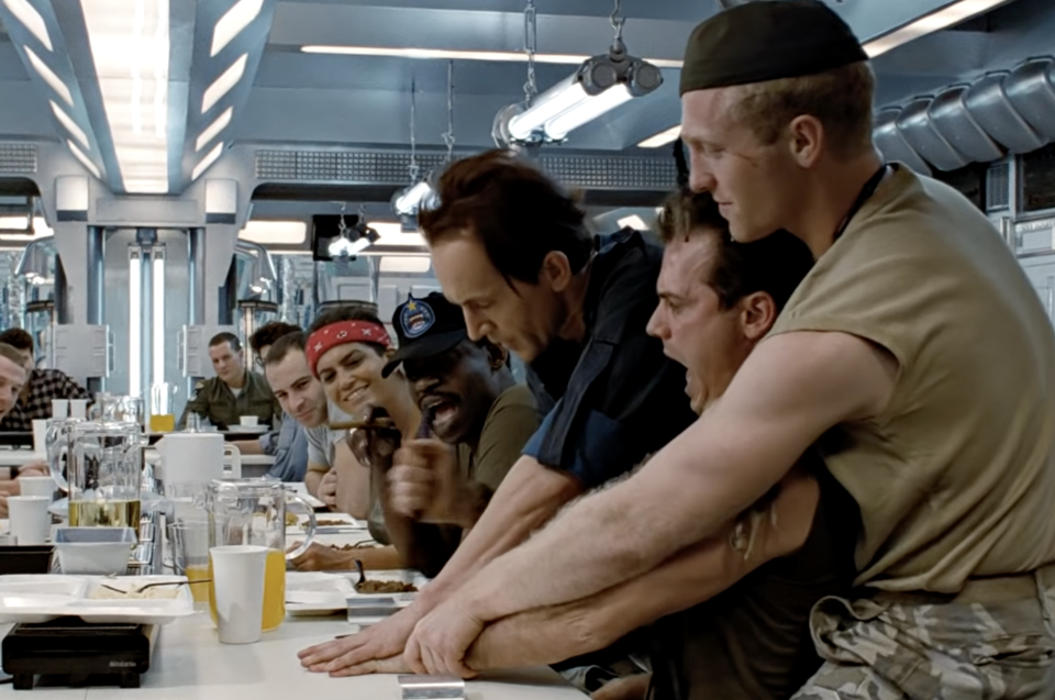 Henriksen shows off his knife skills in a classic scene from Aliens (Photo: 20th Century Fox/YouTube)