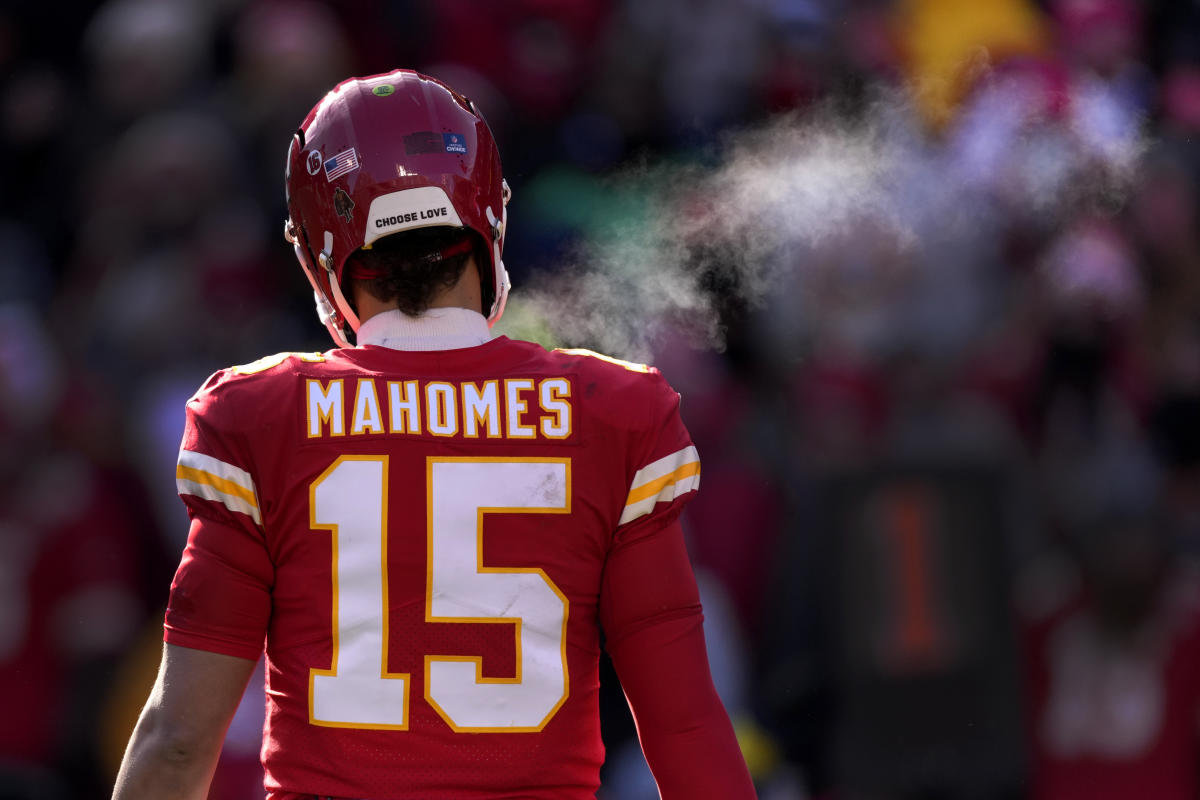 NFL superstar Mahomes joins ownership group of NWSL's Kansas City