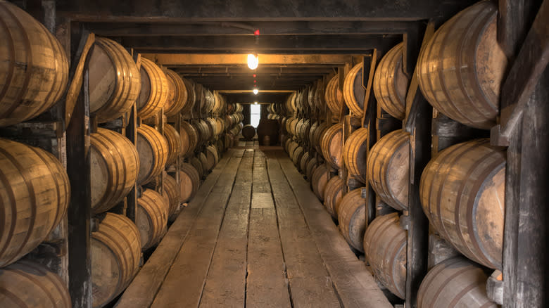 kentucky bourbon barrels aging