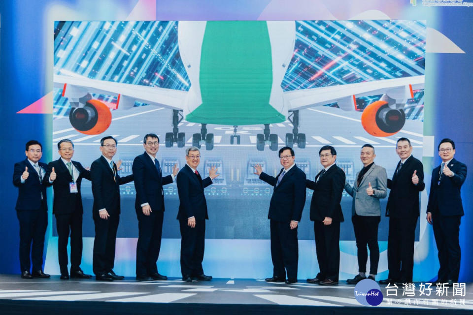 桃園國際機場開航45年，引領臺灣展翼翱翔，致力於服務，期盼未來持續以智慧領航、永續發展，匯聚更多旅客再創高峰。