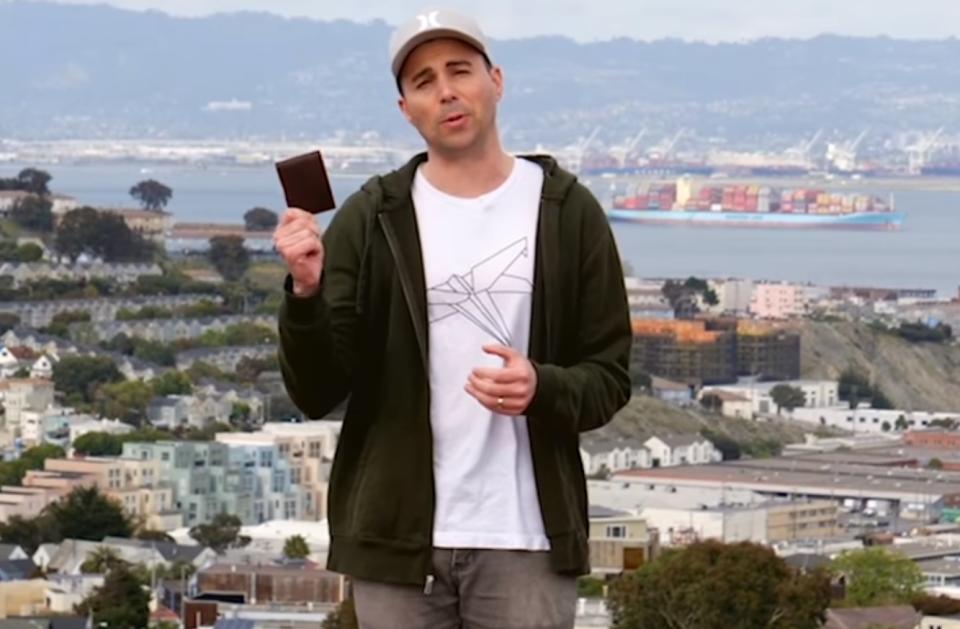 El youtuber Mark Rober realizó un curioso videoexperimento social para saber qué tan honesta era la gente que se encontraba una cartera en la calle. ¿Se la quedan, la devuelven, en qué ciudad más y en cuál menos? Esas eran sus incóginitas. (YouTube/Mark Rober)