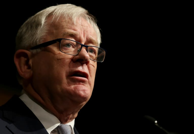 Australian Minister for Trade and Investment Andrew Robb warned that failure to strike a compromise on patent protections could jeopordize the whole deal