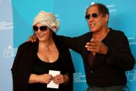 So oft wie er von der Liebe gesungen hat, kein Wunder ... Die Italo-Stars Adriano Celentano und Claudia Mori heirateten bereits 1964, nachdem sie sich ein Jahr zuvor kennengelernt hatten. Und glaubt man Freunden des Paars, ist die Liebe der beiden noch lange nicht erkaltet.