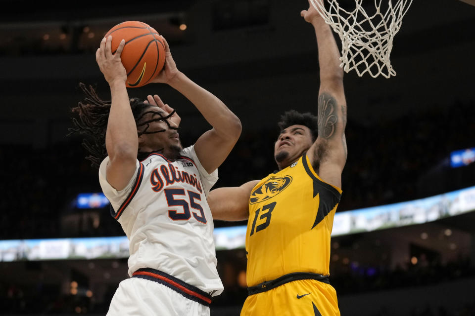 Illinois' Skyy Clark heads to the basket as Missouri's Ronnie DeGray III (13) defends during the first half of an NCAA college basketball game Thursday, Dec. 22, 2022, in St. Louis. (AP Photo/Jeff Roberson)