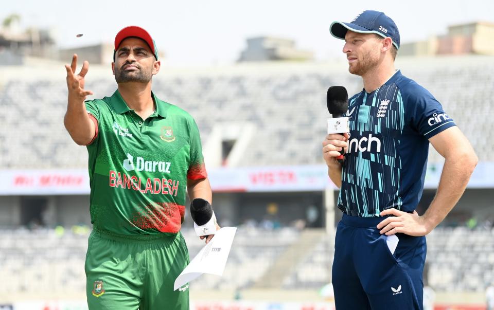 Tamim Iqbal and Jos Buttler conduct the toss ahead of the 2nd ODI - Gareth Copley/Getty Images