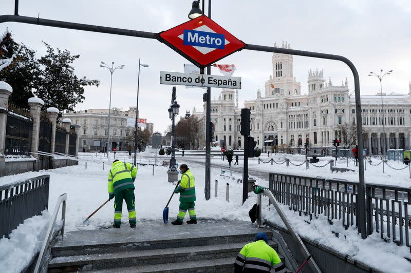 Heavy snowfall in Madrid