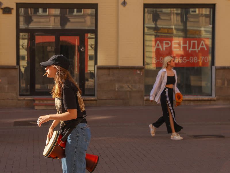 Street musicians perform near the windows of business premises put out for rent in Moscow