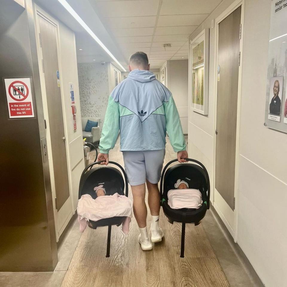 Proud new dad Jarrod Bowen carries their daughters home from the hospital (Instagram)