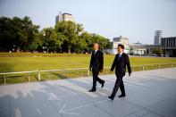 <p>President Barack Obama and Japan’s Prime Minister Shinzo Abe attends a ceremony at the Atomic Bomb Dome at Peace Memorial Park in Hiroshima, Japan May 27, 2016. (Photo: Carlos Barria/Reuters) </p>