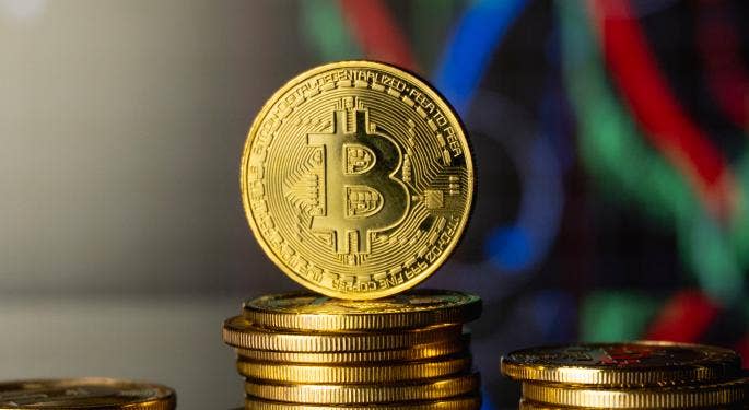 Bitcoin, Ethereum e Dogecoin appena sopra i livelli chiave