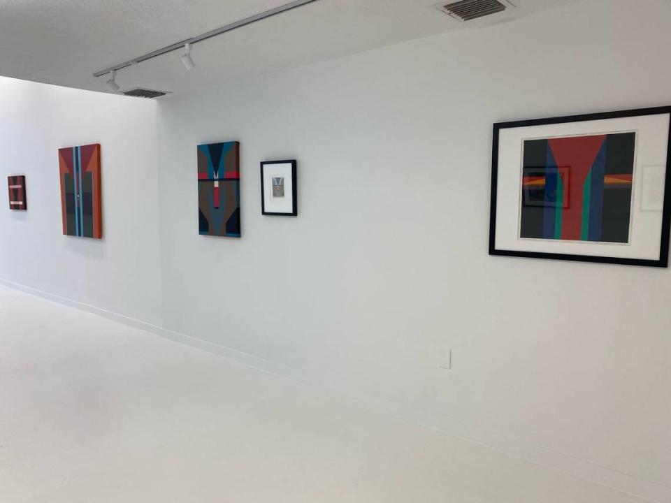 Obras de Sanín en la sala de la galería Durban Seginini, Miami.
