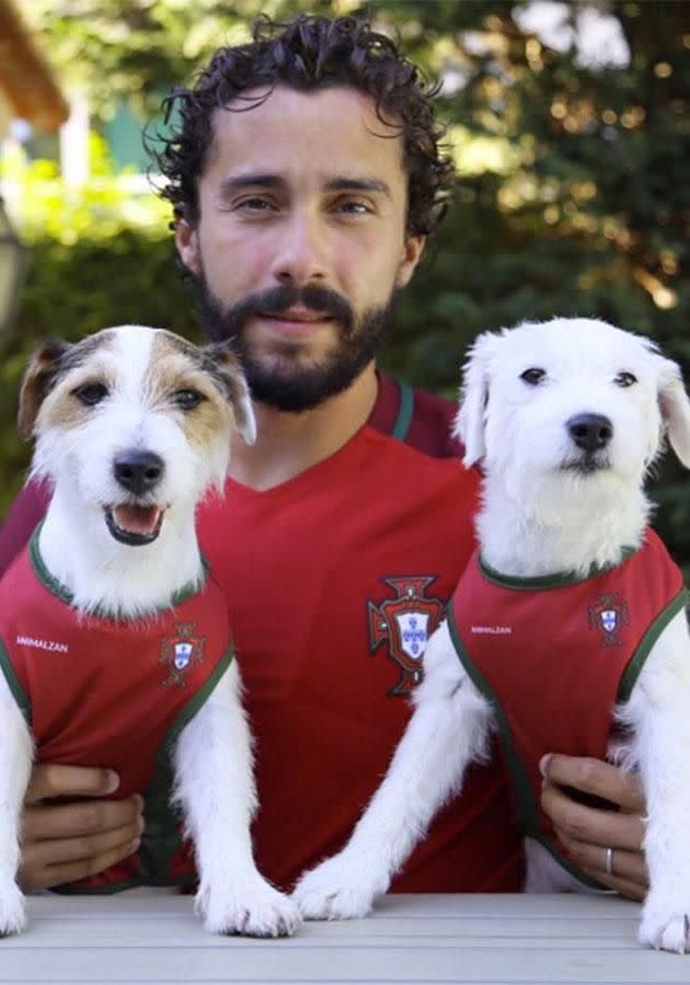 Thiago Ferreira and his two pups. Photo: Instagram/max_et_louise