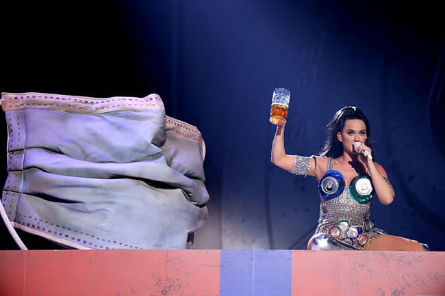 katy-perry-beer-can-dress-vegas