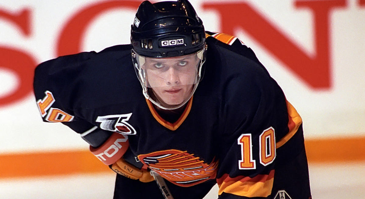 Vancouver Canucks' third jersey: The Flying Skate of Linden, Bure era