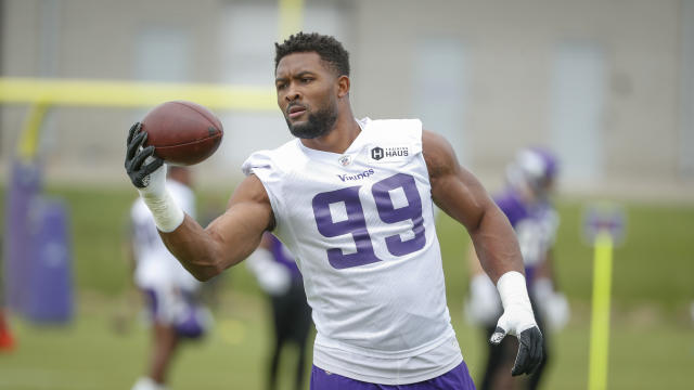 Report: Vikings' Hunter to hold out of mandatory minicamp