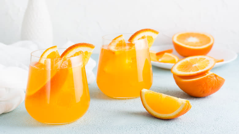 Orange juice bourbon drinks