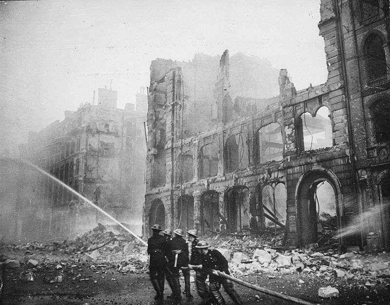 倫敦大轟炸後的慘狀。（維基百科／public domain）
