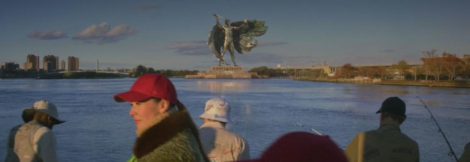 The Statue of Extra Liberty. (Photo: Netflix)