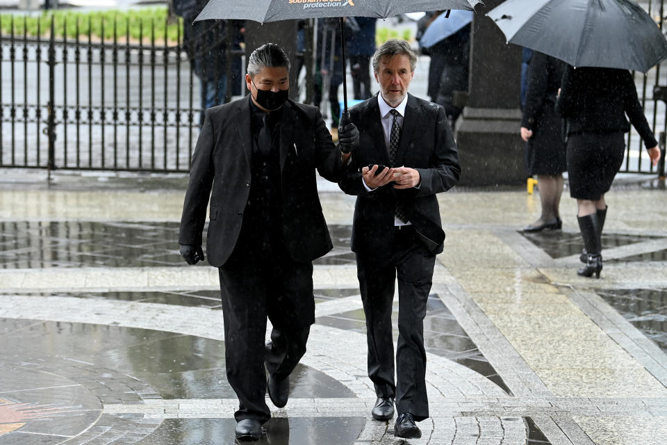 Glenn Robbins arrives at the service. Photo: AAP