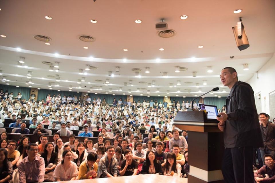 韓春雨發表的實驗結果存在巨大的爭議，距離其論文發表不到一個月，質疑接踵而至。