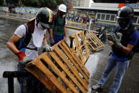 Demonstrators build a barricade during a rally against Venezuelan President Nicolas Maduro's government in Caracas, Venezuela, July 19, 2017. REUTERS/Carlos Garcia Rawlins
