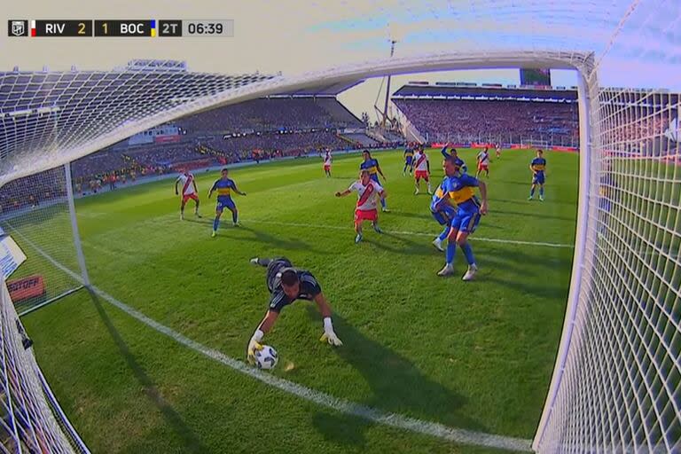 Superclásico entre Boca Juniors y River Plate en el estadio Mario Alberto Kempes. Festejo de Merentiel