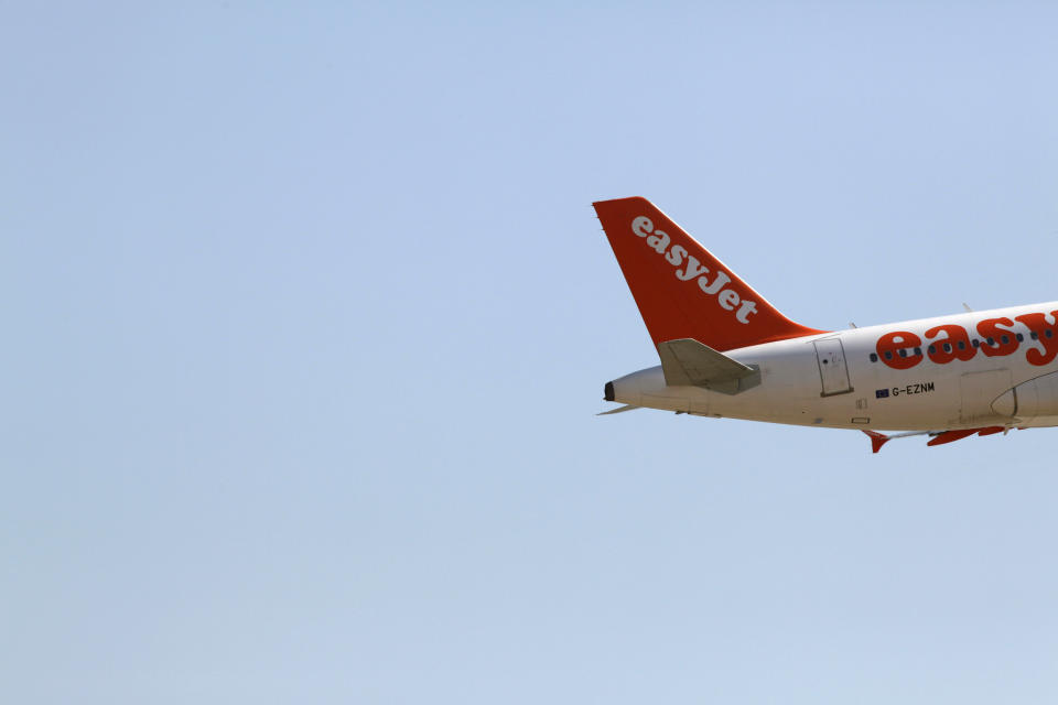 An EasyJet aircraft takes off from Pablo Ruiz Picasso Airport in Malaga, southern Spain, August 29, 2009. Some Easyjet maintenance staff went on a 24-hour strike on Saturday to demand better job conditions, even though overall minimum service was guaranteed. REUTERS/Jon Nazca (SPAIN TRANSPORT BUSINESS EMPLOYMENT)