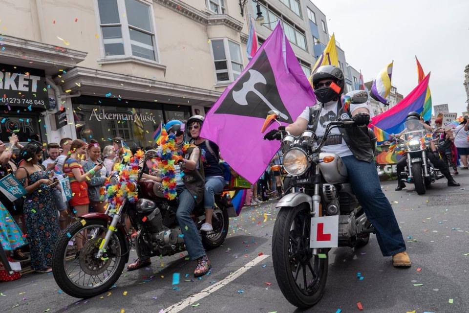 photo gallery Dyke Marches Dykes on Bikes worldwide through history