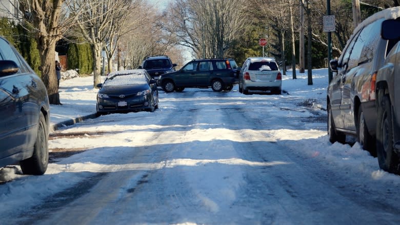 300 city staff redeployed to deal with treacherous Vancouver streets and sidewalks