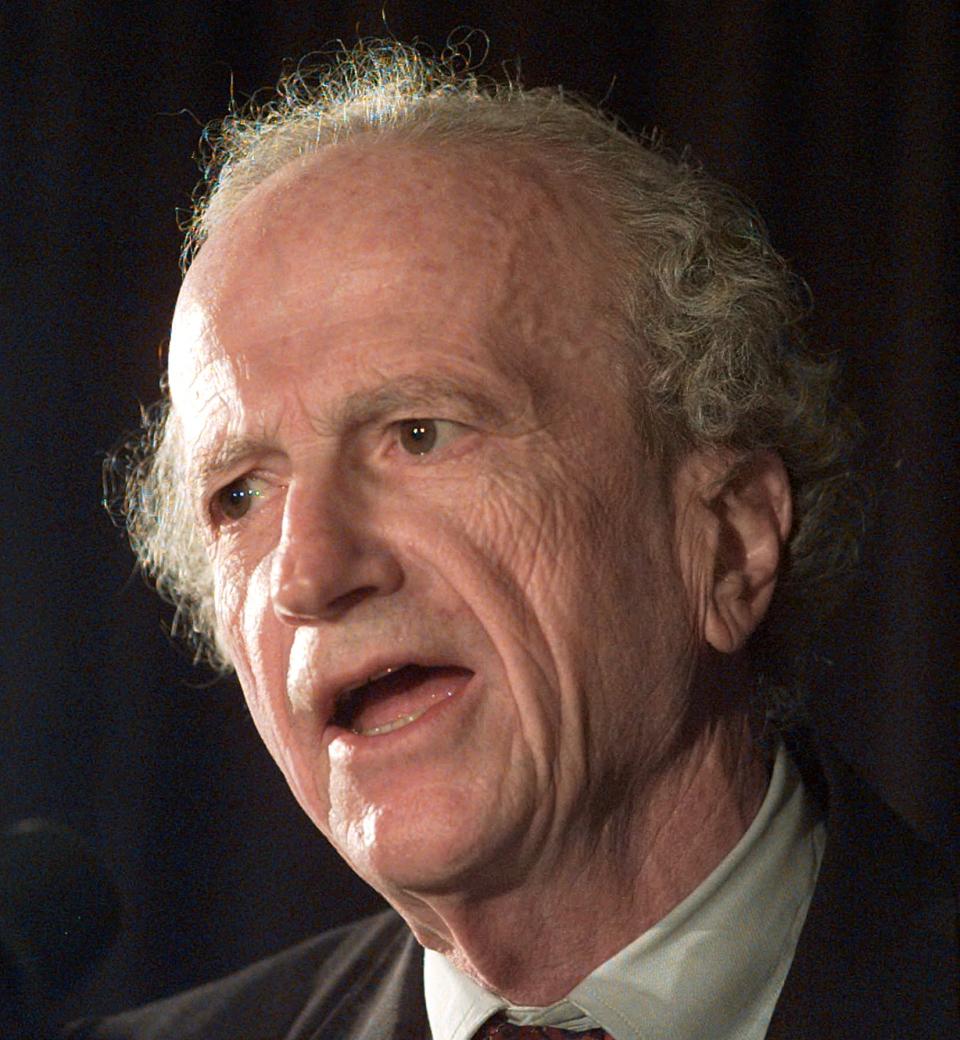 File-This Aug. 6, 1996, file photo shows Gary S. Becker, a Nobel Prize winning economist and sociologist from the University of Chicago, answering a reporter's question during a briefing. Becker died Saturday, May 3, 2014, at Northwestern Hospital from complications after an extended illness. He was 83. (AP Photo/Stephan Savoia, File)