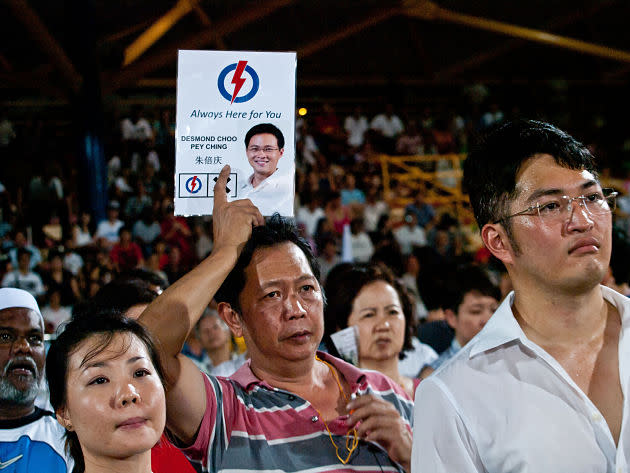 Veteran Poh Chin Hua clearly got voters' attention when he expressed disappointment in seeing how slow Hougang had progressed over the past 20 years. (Yahoo! Singapore/ Alvin Ho)