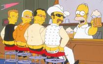 Homer kandidiert als Referent für die Müllentsorgung und versucht, U2 für seine Kampagne einzuspannen: Die irische Rockband selbst hatte angefragt, ob sie in einer Folge mitwirken dürfen, für die 200. Episode ("Die sich im Dreck wälzen") durften Bono und Co. dann ihre gelben Ebenbilder einsprechen. (Bild: 20th Century Fox Home Entertainment)