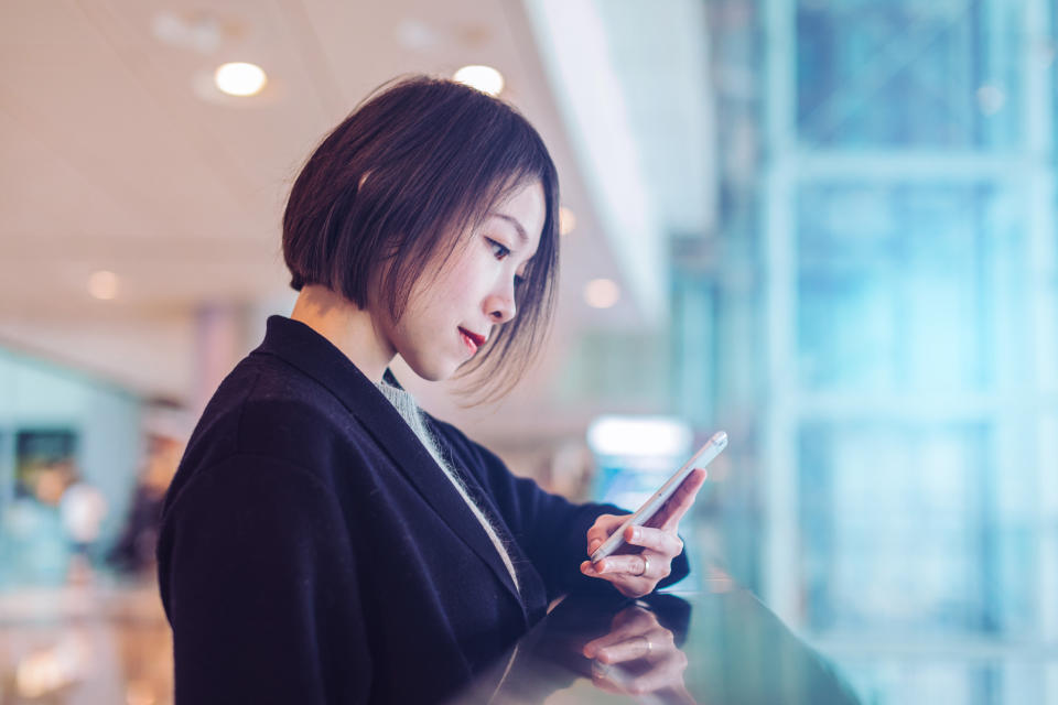 Las mujeres reciben con frecuencia fotos explícitas sin consentimiento (Getty Creative).