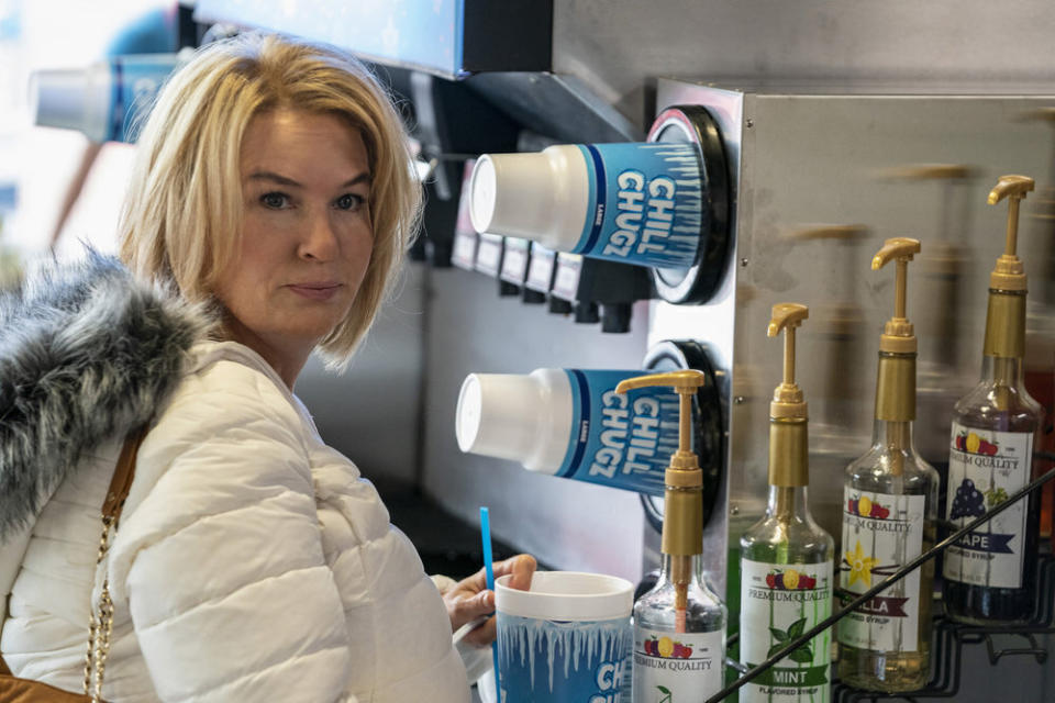 En esta imagen proporcionada por NBC Renée Zellweger como Pam Hupp en una escena de "The Thing About Pam". Zellweger interpreta a una mujer de Missouri acusada de matar a su mejor amiga Betsy Faria en 2011. (Skip Bolen/NBC via AP)