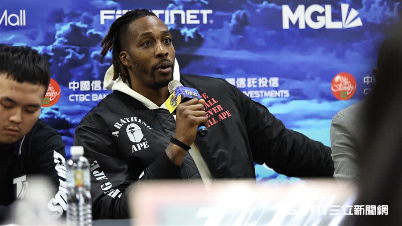 「魔獸」霍華德（Dwight Howard ）出席賽後記者會。（圖／記者劉彥池攝影）