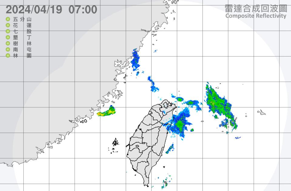 鋒面遠離，但仍有殘留水氣，臺灣各地雲量稍多，偶有局部短暫陣雨，午後配合熱力作用下，山區雨勢會比較大。（圖：氣象署網站）