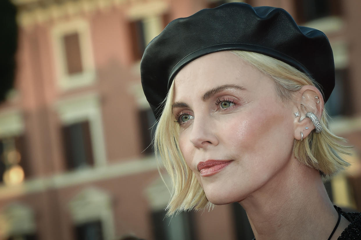 La actriz, productora de cine y modelo sudafricana Charlize Theron en la alfombra roja en el estreno mundial de la película Rápidos y Furiosos X en el Coliseo. Roma (Italia), 12 de mayo de 2023 (Fotografía de Marilla Sicilia/Archivio Marilla Sicilia/Mondadori Portfolio via Getty Images)