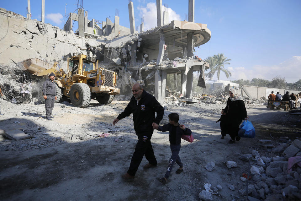 Israeli attacks on Gaza continue (Ashraf Amra / Anadolu via Getty Images)