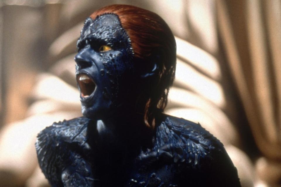 Mystique ist der heimliche Star einer weiteren "Supertruppe", den "X-Men". Für den Auftritt braucht es mehr als nur gesundes Selbstbewusstsein. Ex-Model Rebecca Romijn-Stamos verkörperte die Formwandlerin in den ersten drei Teilen der "X-Men"-Reihe (ab 2000). (Bild: Fox)