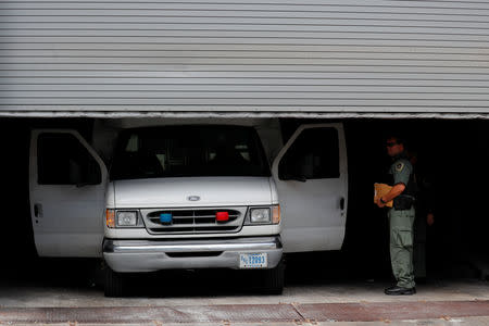 A vehicle, carrying asylum seekers brought from Tijuana, Mexico to the United States for their immigration hearing, arrives at a court in San Diego, California, U.S., March 19, 2019. REUTERS/ Mike Blake