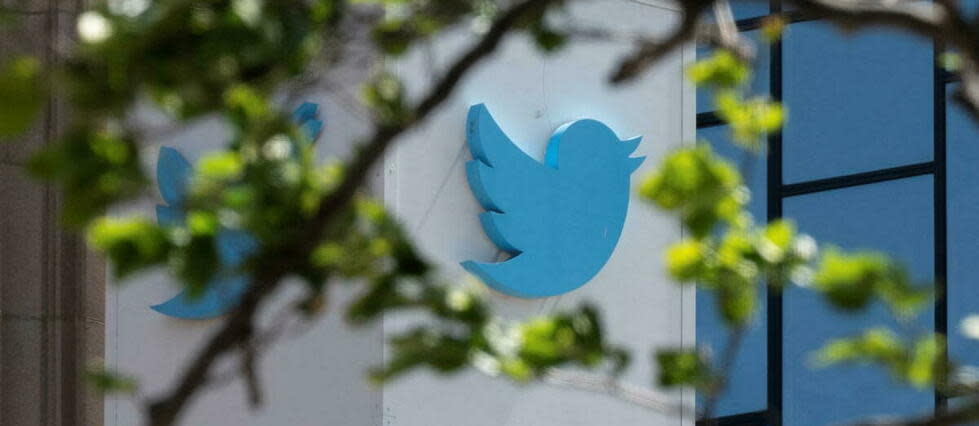 Depuis le mois d'octobre, les effectifs de Twitter sont passés de 7 500 personnes à moins de 2 000.  - Credit:AMY OSBORNE / AFP