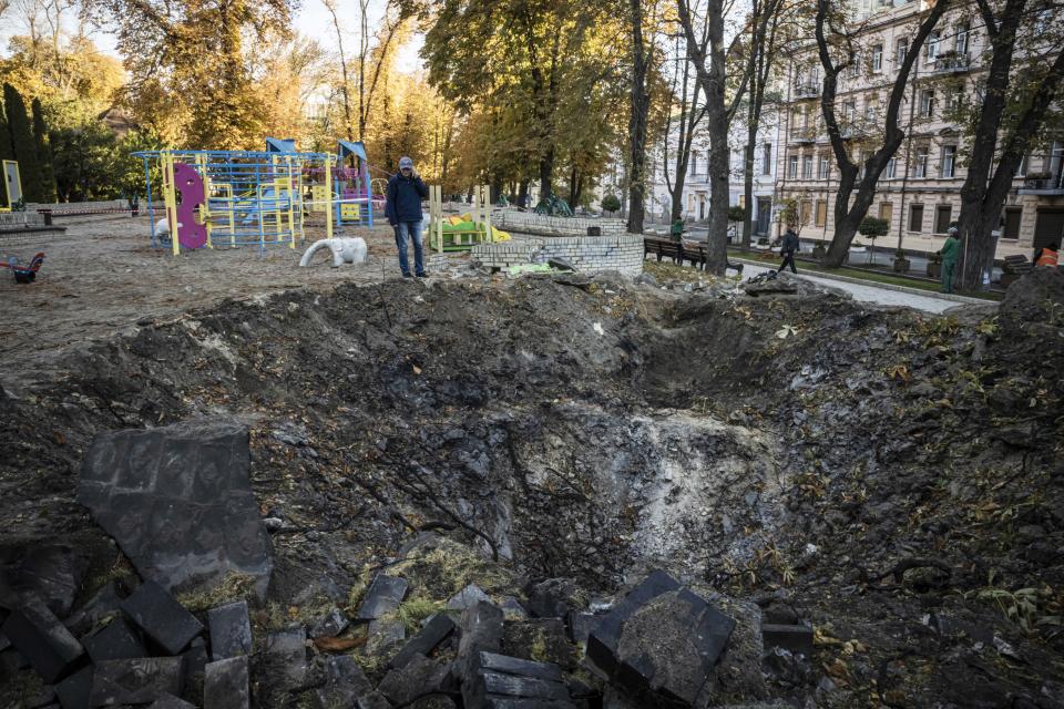 Cleanup After Barrage Of Russian Missiles Hits Kyiv (Ed Ram / Getty Images)